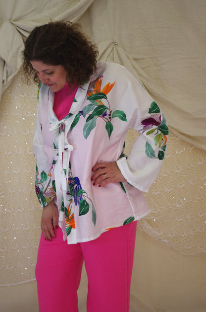 Madama Kimono in cotone bianco con fiori colorati TAGLIA 2