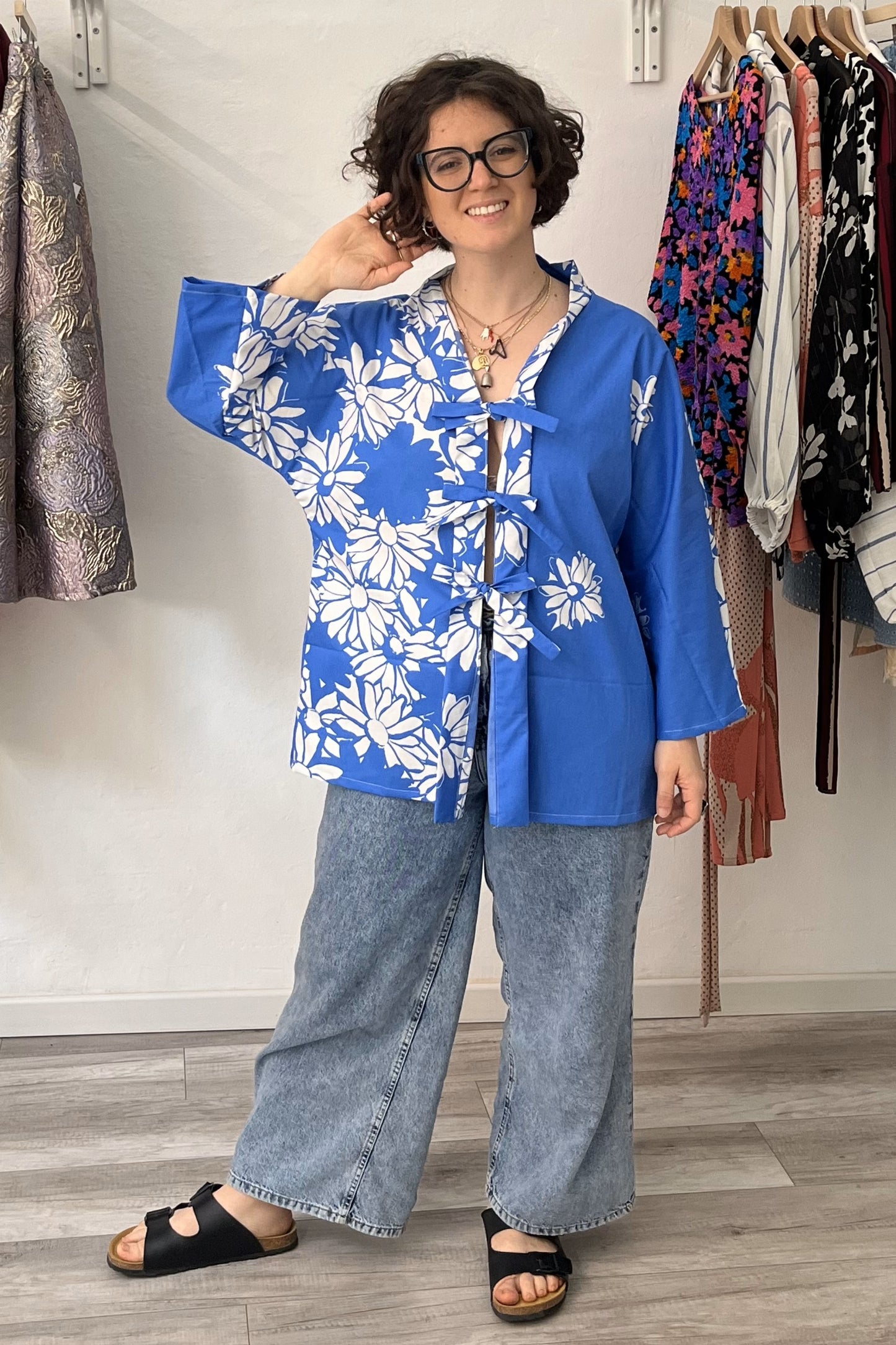 Madama Kimono in cotone azzurro con margherite TAGLIA 1