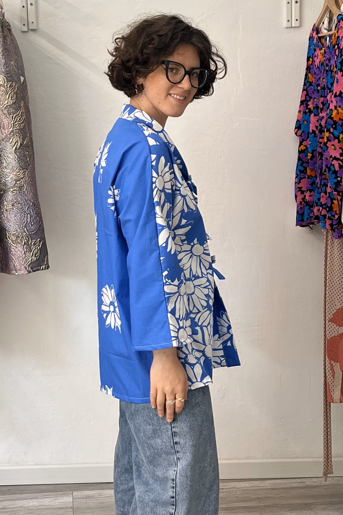 Madama Kimono in cotone azzurro con margherite TAGLIA 1